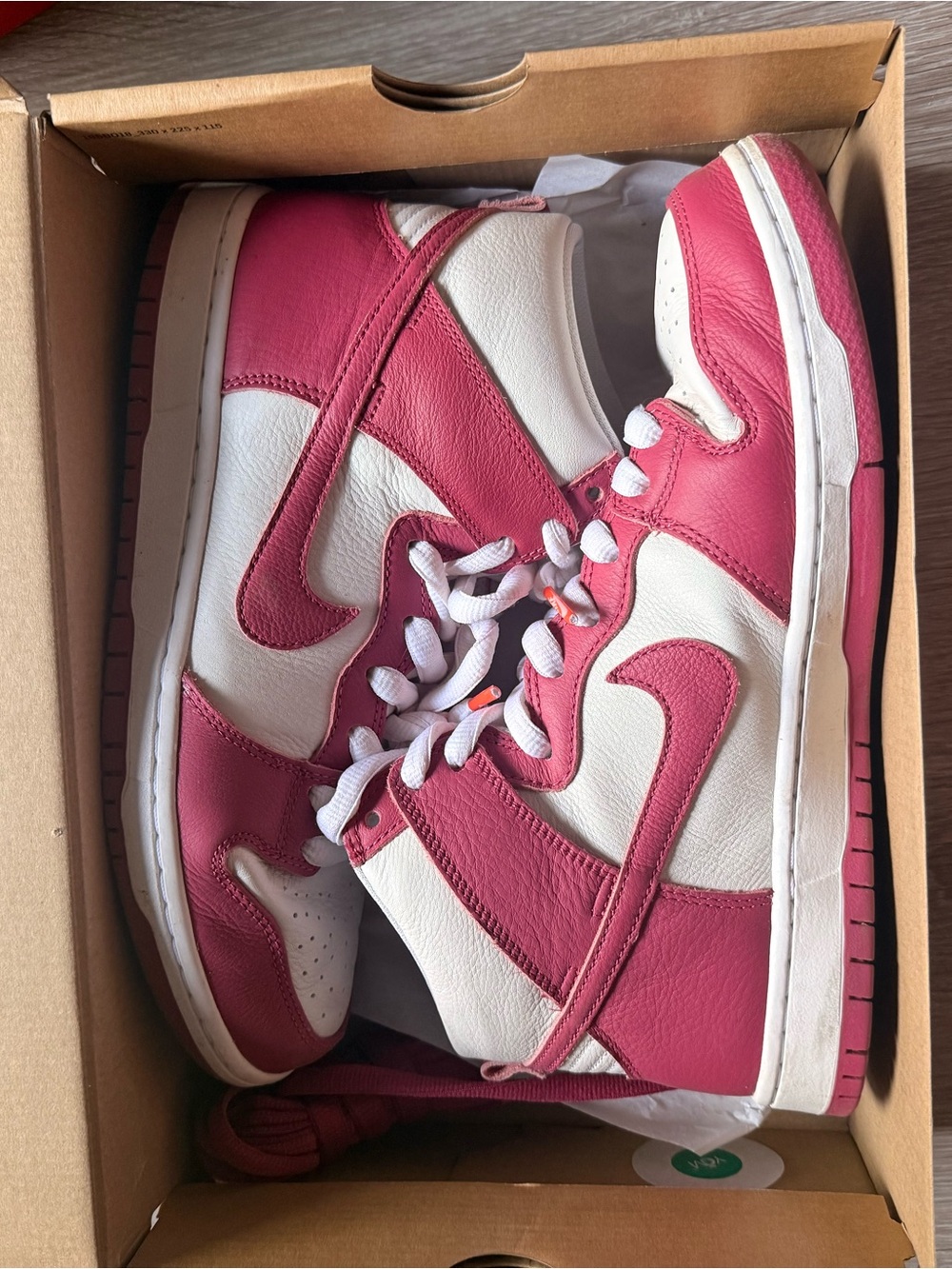 Nike SB dunk high pro Pink and White Sneakers size women’s 11 / men’s 9.5💕🤍